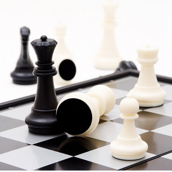 Black Never Fade Chess Game Set